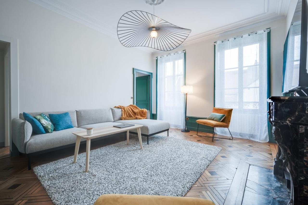 Grand Appartement 8 Personnes Terrasse Privative Hyper Centre Calme Lons-le-Saunier Exterior foto